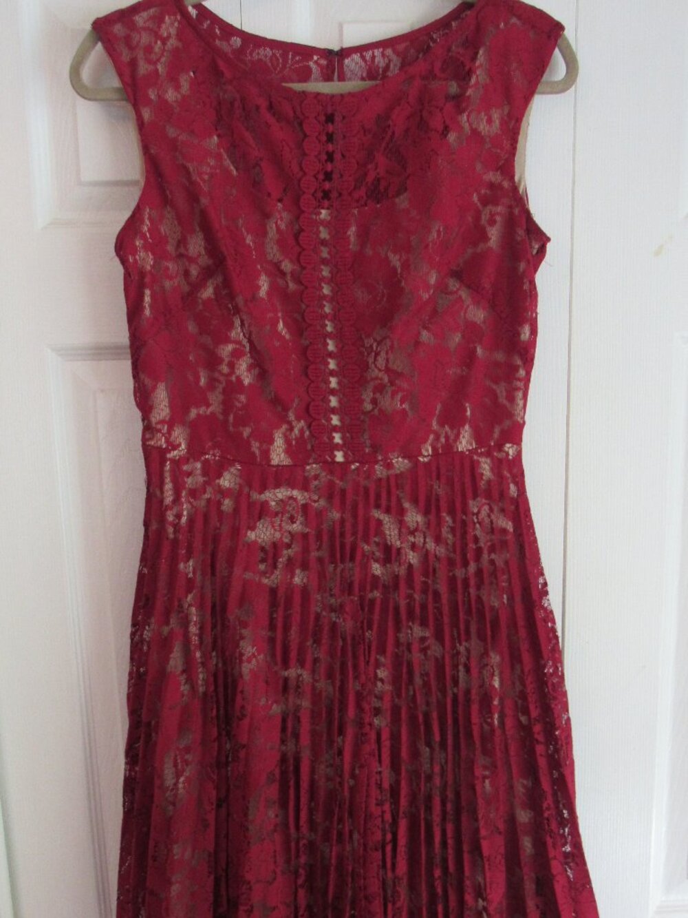 JULIAN TAYLOR BERRY COLORED LACE COCKTAIL DRESS SZ 6
